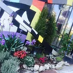 Hotel Sebarozvoja S Moznostou Ziskania Poznania A Inspirujucich Prostriedkov Na Uplatnovanie Vedomia, Premenu Seba A Prostredia Interieru