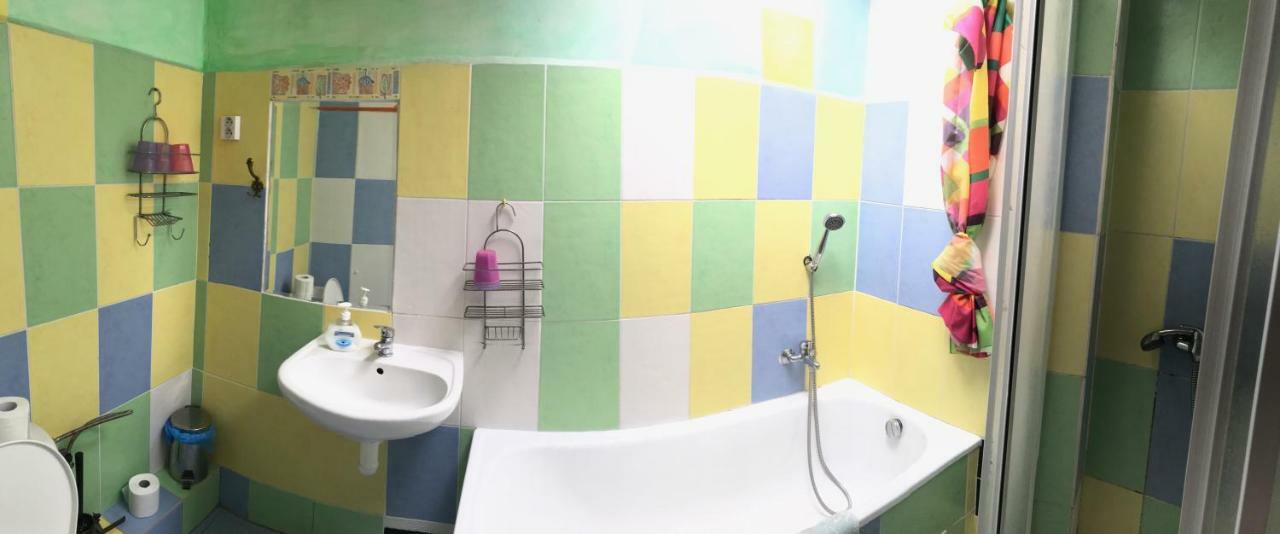 Hotel Sebarozvoja S Moznostou Ziskania Poznania A Inspirujucich Prostriedkov Na Uplatnovanie Vedomia, Premenu Seba A Prostredia Interieru Hotel Bratislava